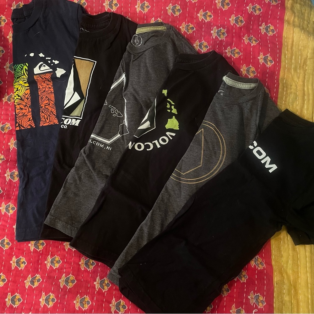 SOLD!! NICE LOT of Boys Volcom/Quicksilver TShirts